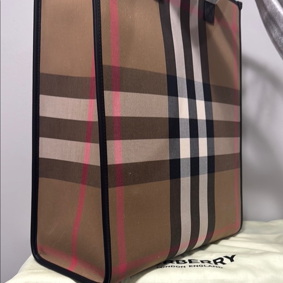 *SOLD* Burberry Brown and Red Designer Bags with Iconic Check Pattern - Picture 3 of 7